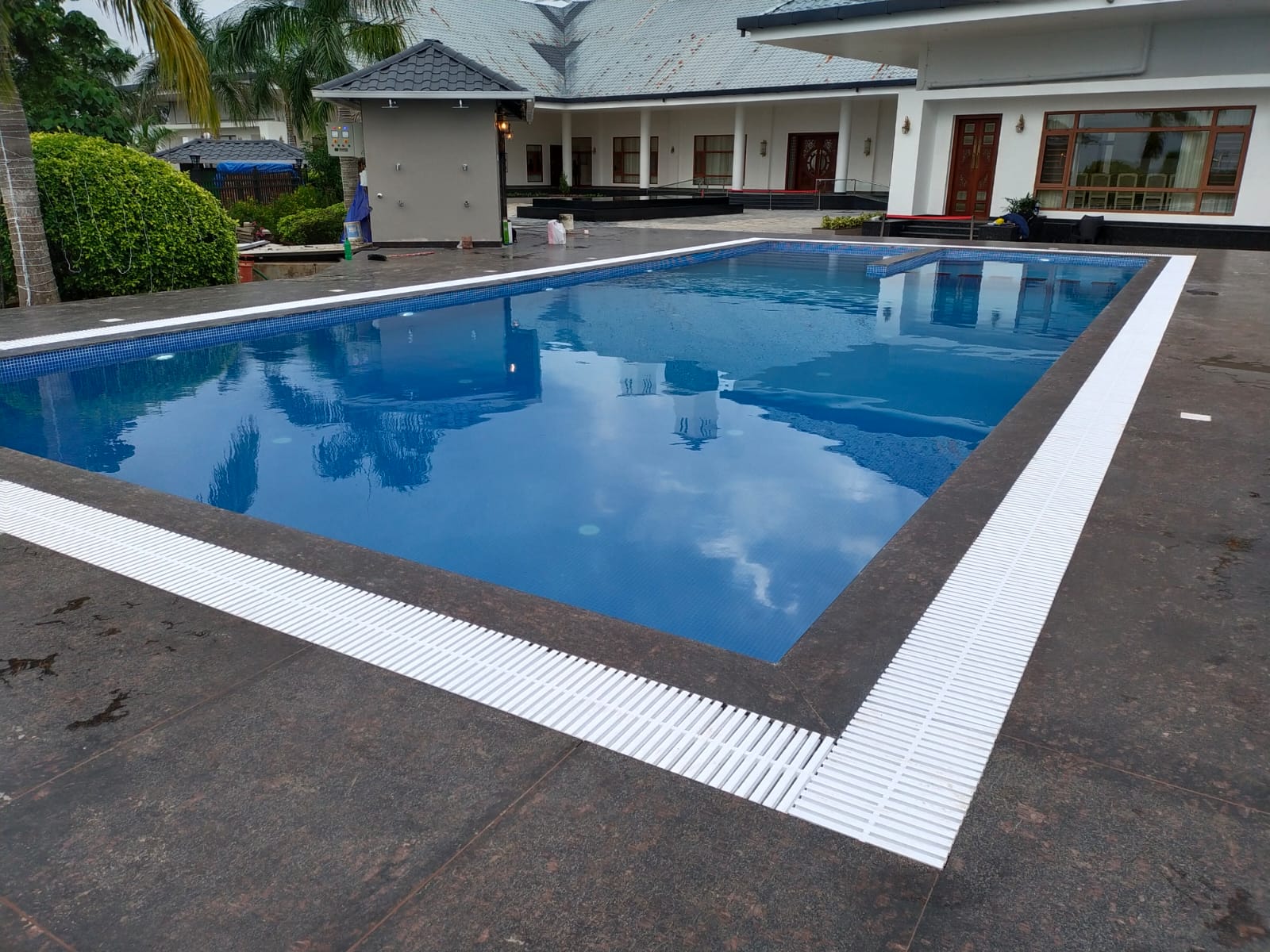 Moothedan mosaic tile pool